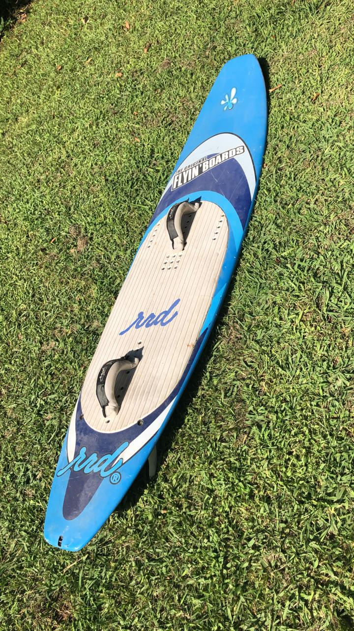tabla kitesurf RRD con straps y quillas Usada En Buen Estado